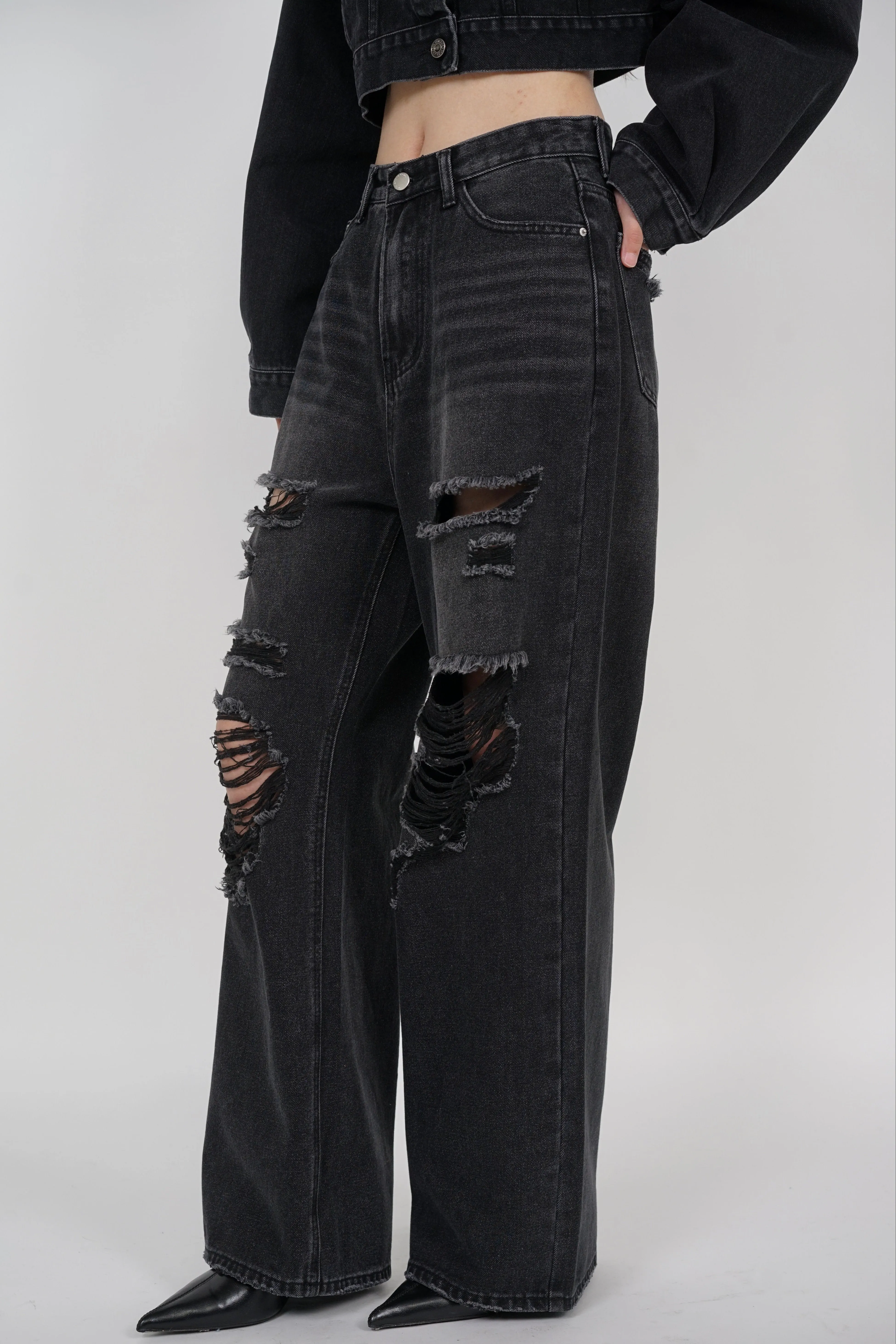 Baggy Ripped Jeans in Washed Black