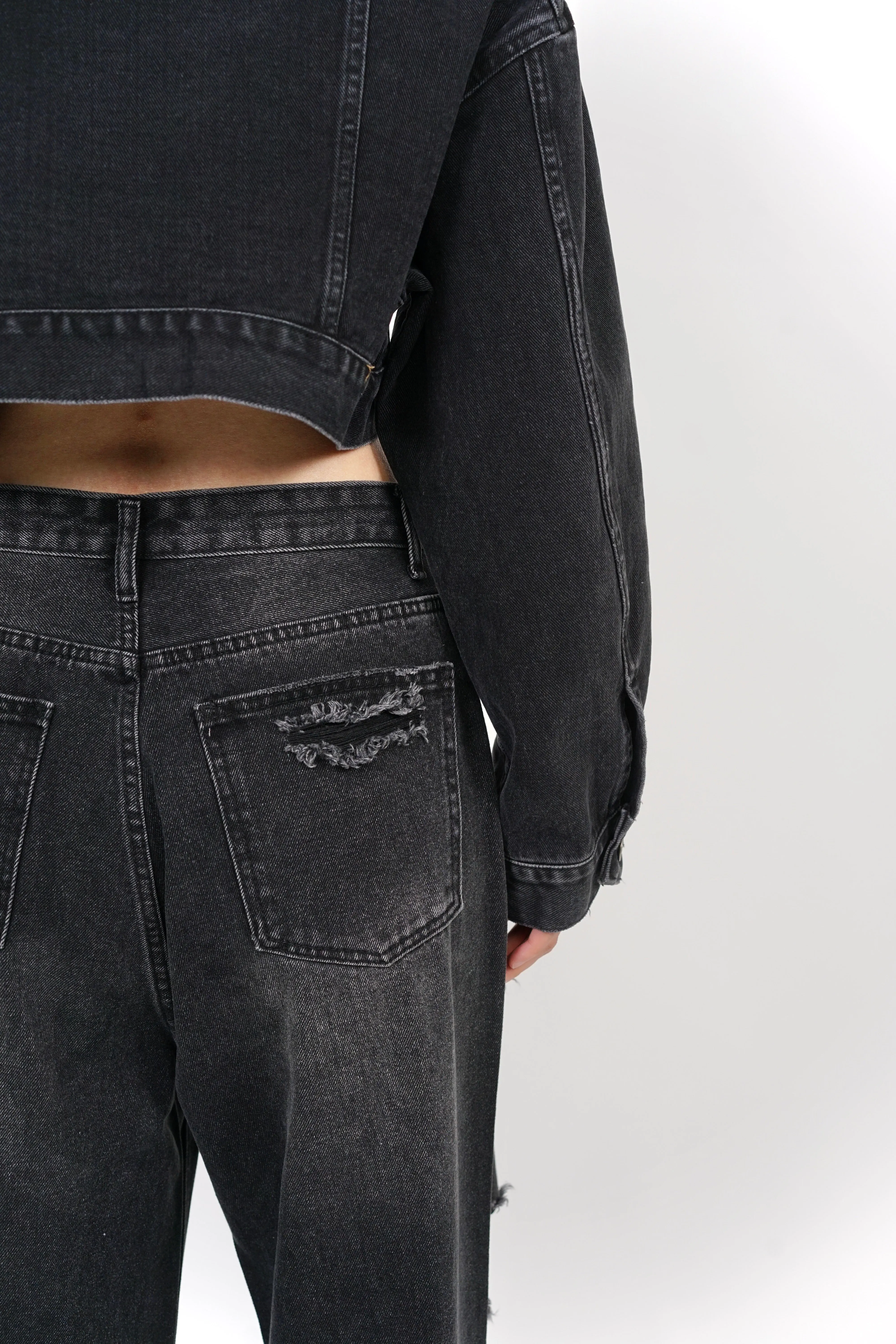 Baggy Ripped Jeans in Washed Black