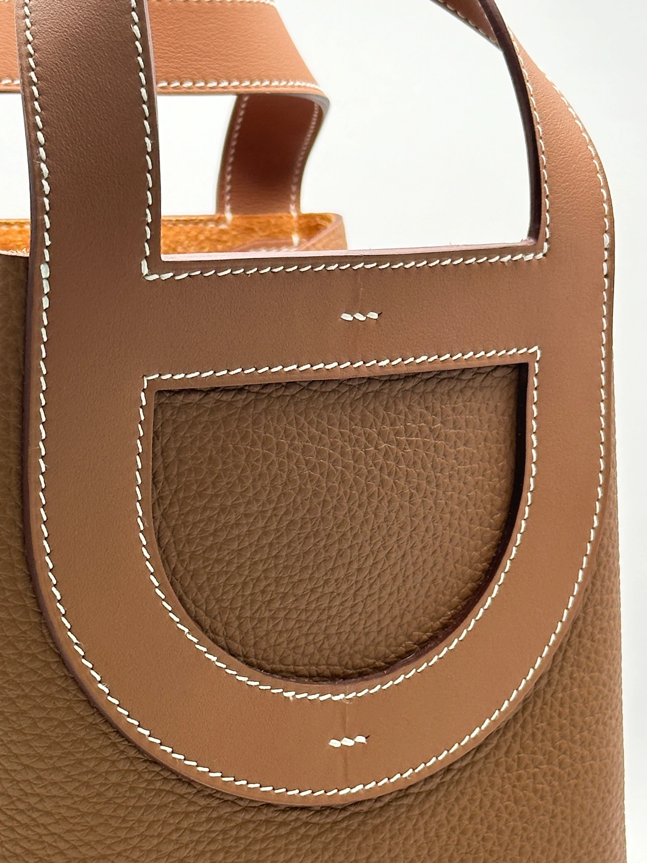 Herms In-the-loop 23 Gold Clemence leather with Gold Hardware Handbag BOX FRESH