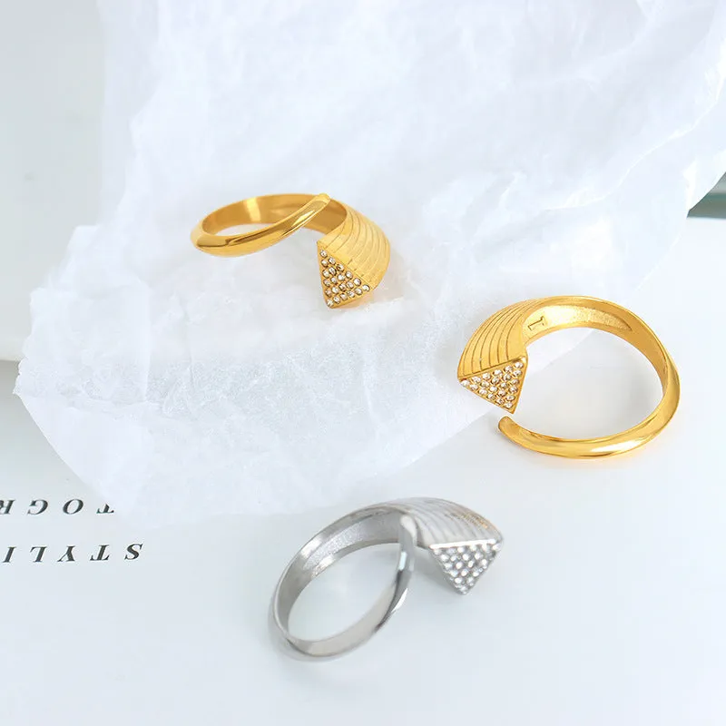 Luxury Geometric Zircon Triangular Ring with Cold Wind Resistance
