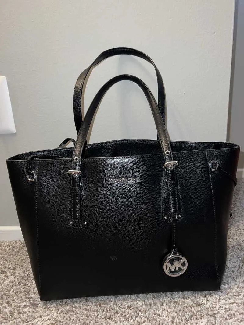 Voyager Medium Crossgrain Leather Tote Bag