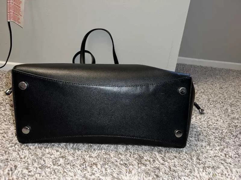 Voyager Medium Crossgrain Leather Tote Bag