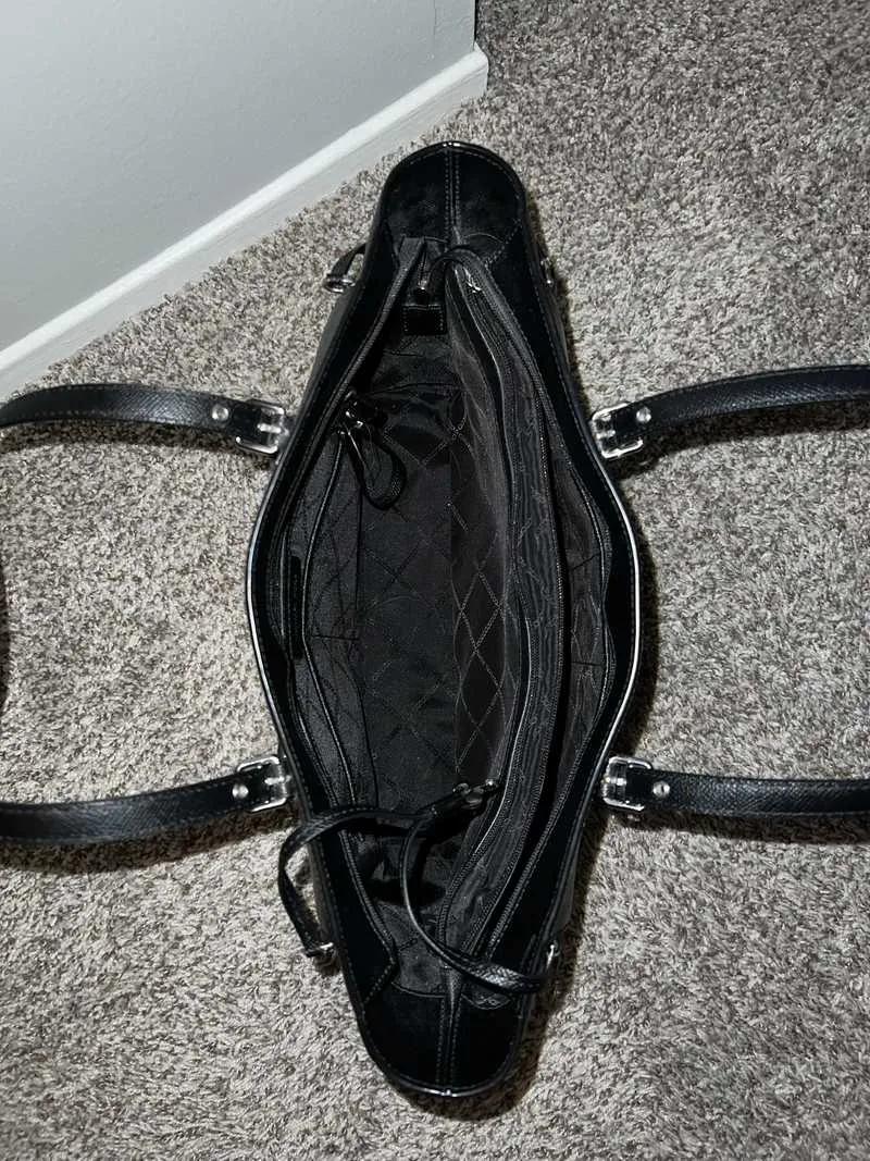 Voyager Medium Crossgrain Leather Tote Bag